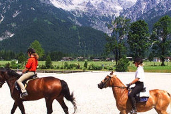 Strasserwirt -Reiten in Kitzbühels Alpen (Sankt Ulrich am Pillersee)